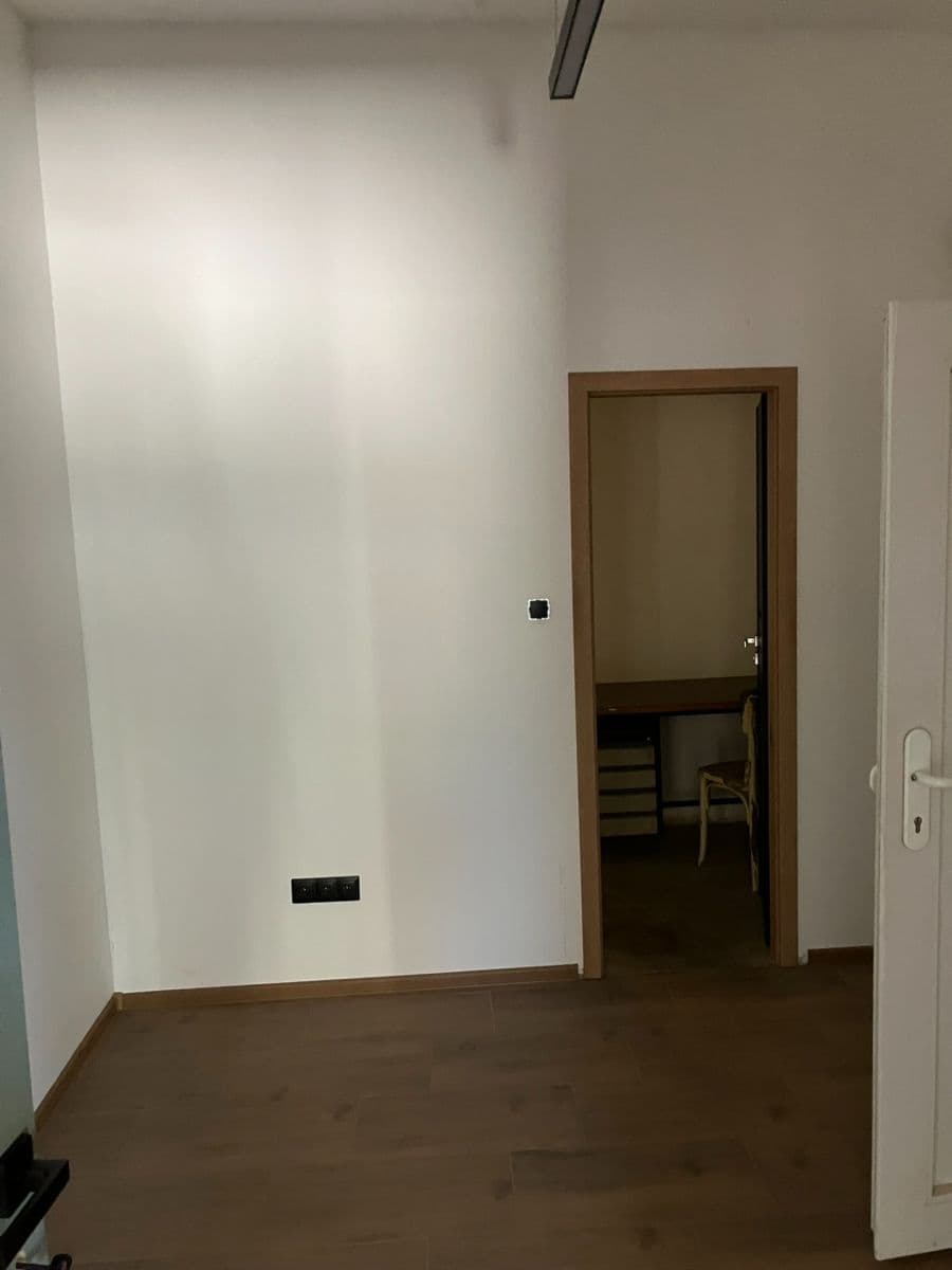 Prenájom nebytového priestoru 191 m², Spojených národů, Dvůr Králové nad Labem, Královéhradecký kraj Prenájom nebytového priestoru 191 m², Spojených národů, Dvůr Králové nad Labem, Královéhradecký kraj