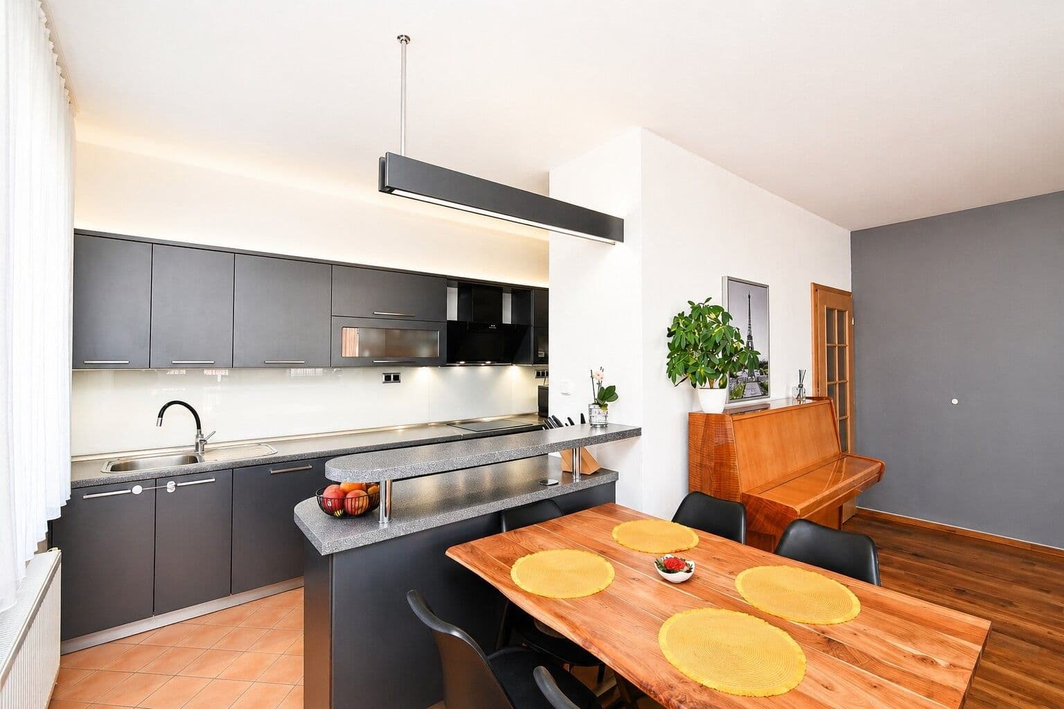 Prenájom bytu 3-izbový 85 m², Nad Okrouhlíkem, Praha, Praha Prenájom bytu 3-izbový 85 m², Nad Okrouhlíkem, Praha, Praha
