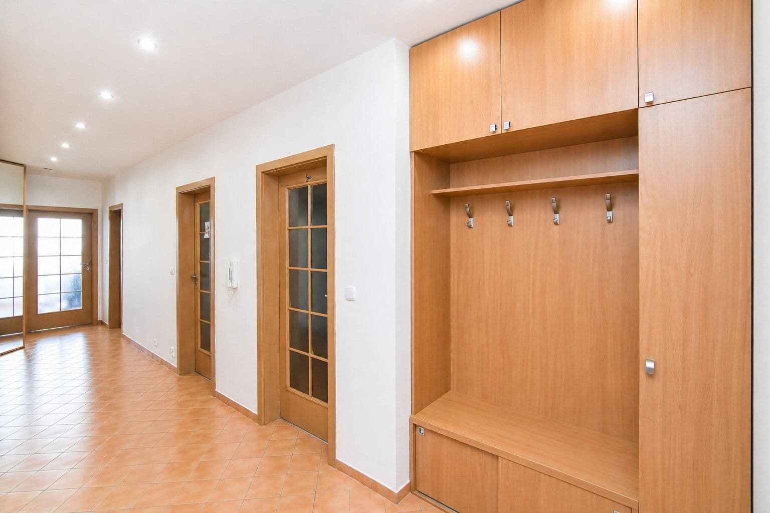 Prenájom bytu 3-izbový 85 m², Nad Okrouhlíkem, Praha, Praha Prenájom bytu 3-izbový 85 m², Nad Okrouhlíkem, Praha, Praha