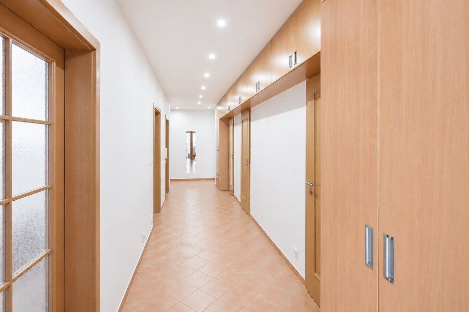 Prenájom bytu 3-izbový 85 m², Nad Okrouhlíkem, Praha, Praha Prenájom bytu 3-izbový 85 m², Nad Okrouhlíkem, Praha, Praha
