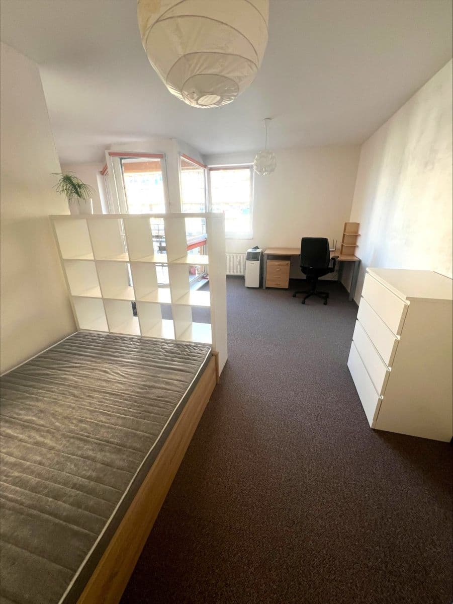 Prenájom bytu 1-izbový 41 m², Hnězdenská, Praha, Praha Prenájom bytu 1-izbový 41 m², Hnězdenská, Praha, Praha