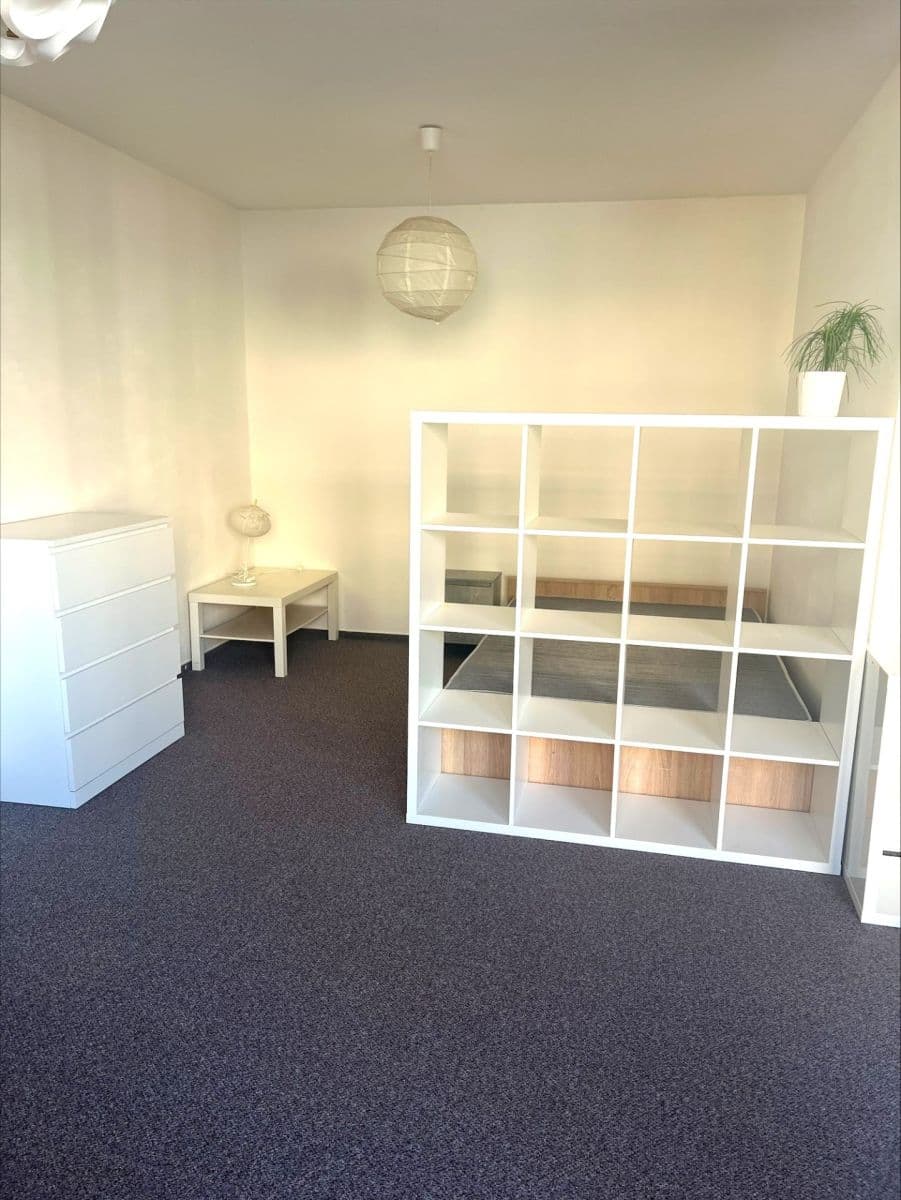 Prenájom bytu 1-izbový 41 m², Hnězdenská, Praha, Praha Prenájom bytu 1-izbový 41 m², Hnězdenská, Praha, Praha