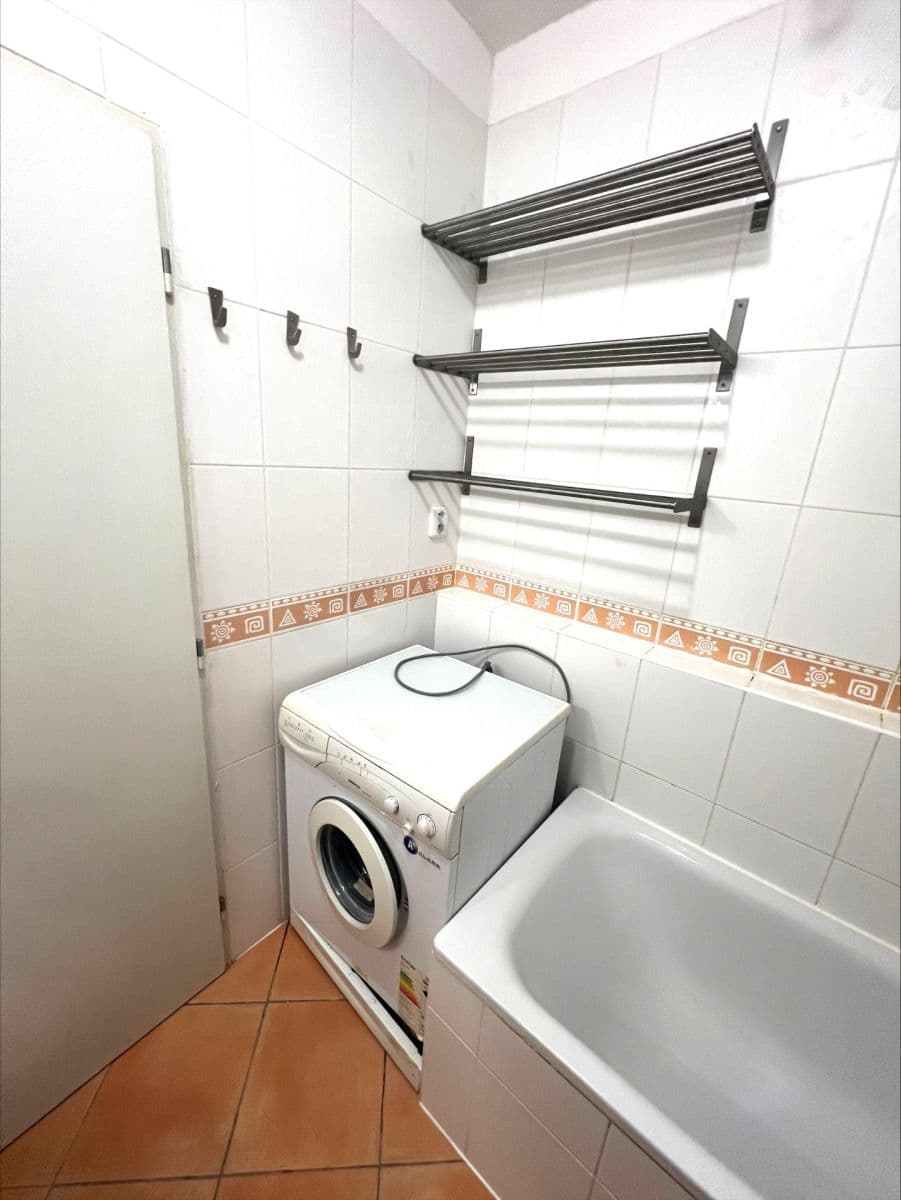 Prenájom bytu 1-izbový 41 m², Hnězdenská, Praha, Praha Prenájom bytu 1-izbový 41 m², Hnězdenská, Praha, Praha