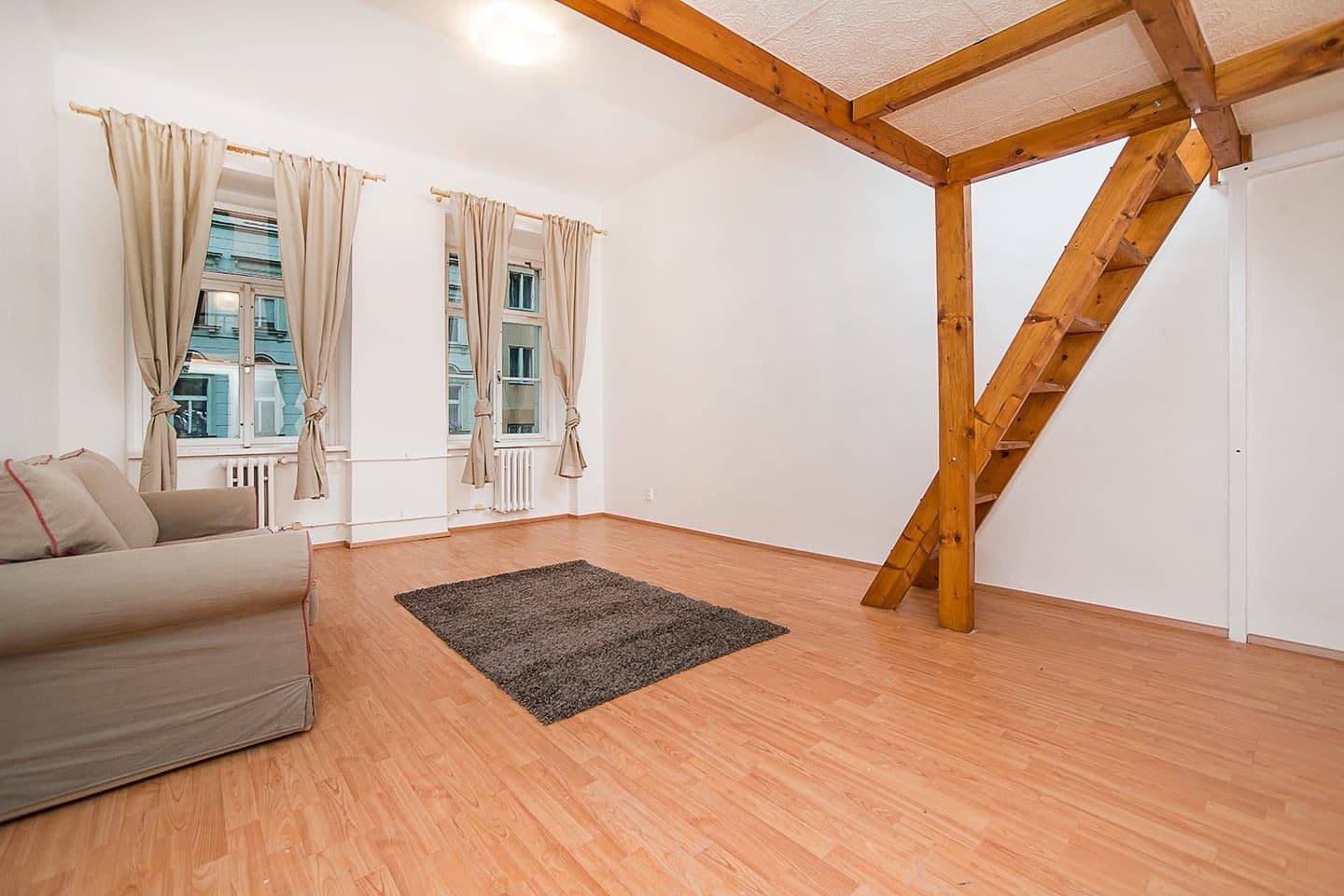 Prenájom bytu 3-izbový 90 m², Sudoměřská, Praha, Praha Prenájom bytu 3-izbový 90 m², Sudoměřská, Praha, Praha