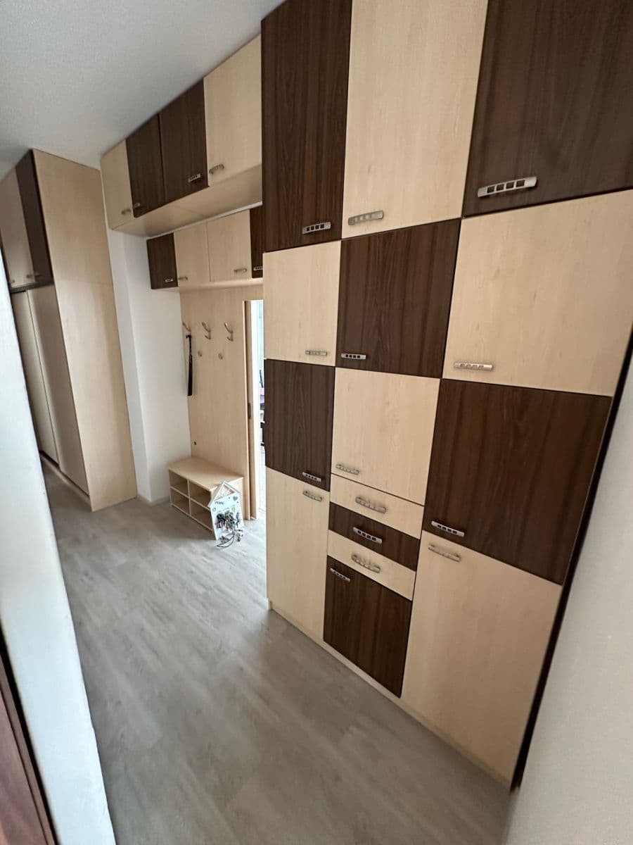 Prenájom bytu 3-izbový 130 m², Na Nivách, Praha, Praha Prenájom bytu 3-izbový 130 m², Na Nivách, Praha, Praha