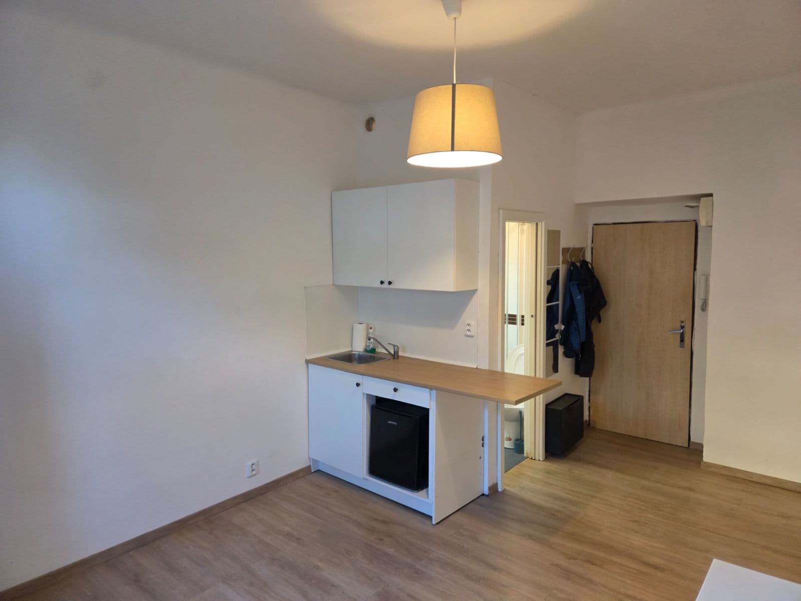 Prenájom bytu Garsoniéra 18 m², Zúžená, Praha, Praha Prenájom bytu Garsoniéra 18 m², Zúžená, Praha, Praha