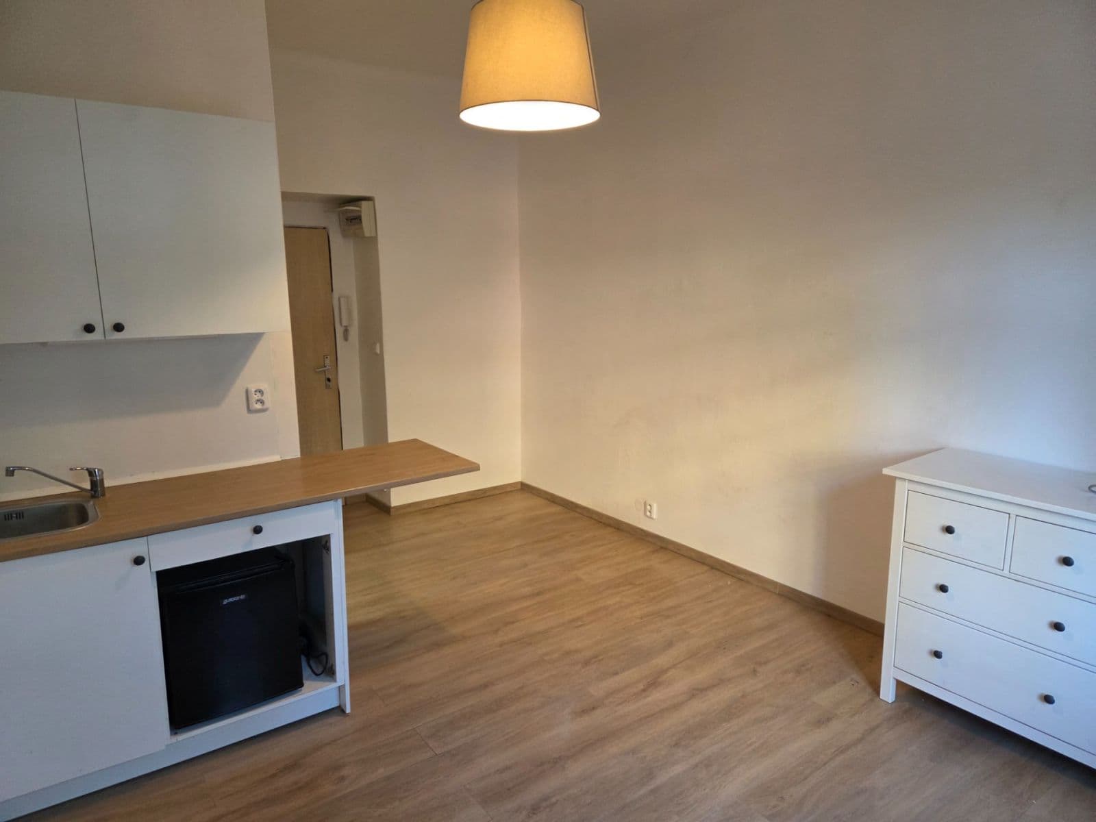 Prenájom bytu Garsoniéra 18 m², Zúžená, Praha, Praha Prenájom bytu Garsoniéra 18 m², Zúžená, Praha, Praha