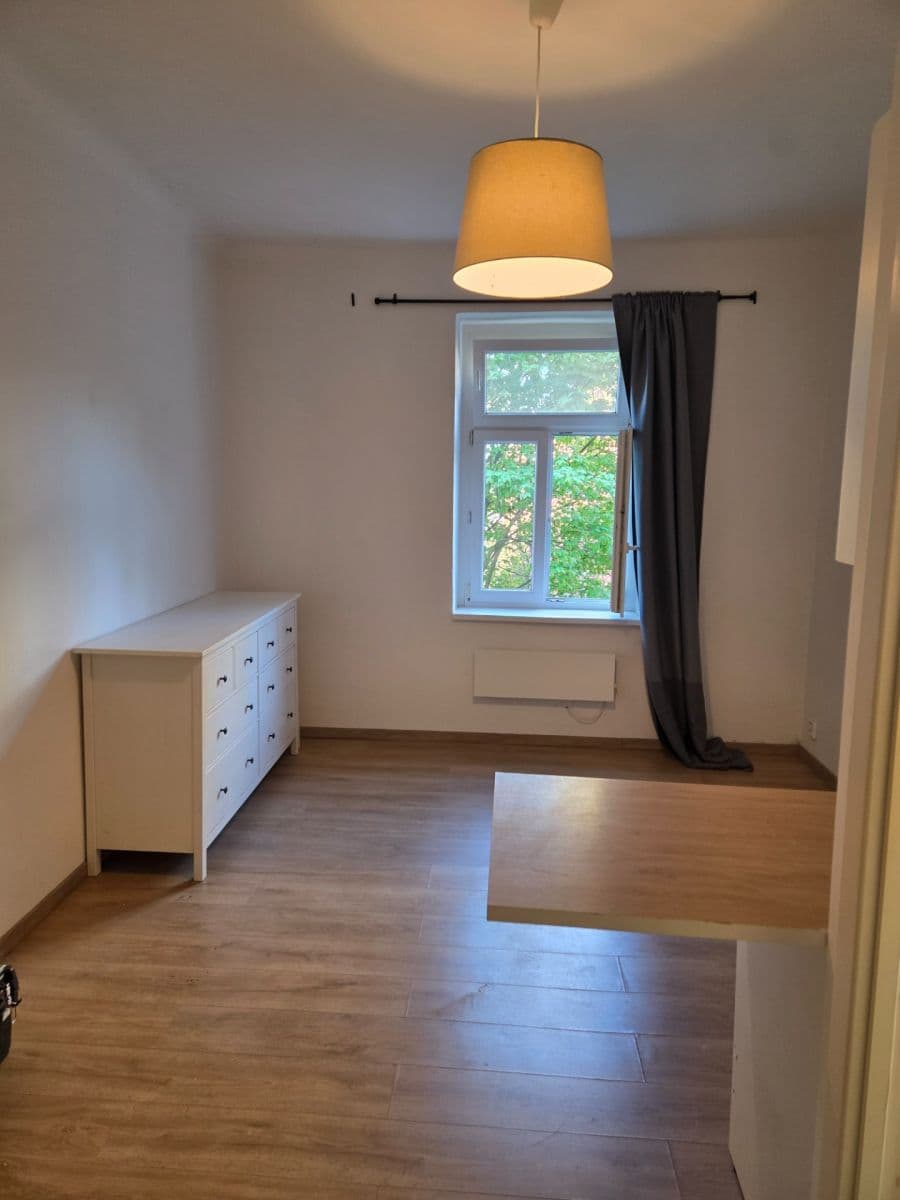 Prenájom bytu Garsoniéra 18 m², Zúžená, Praha, Praha Prenájom bytu Garsoniéra 18 m², Zúžená, Praha, Praha