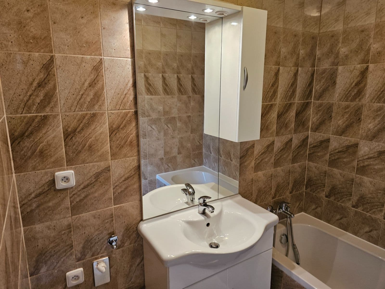 Prenájom bytu 2-izbový 65 m², Soukenická, Liberec, Liberecký kraj Prenájom bytu 2-izbový 65 m², Soukenická, Liberec, Liberecký kraj