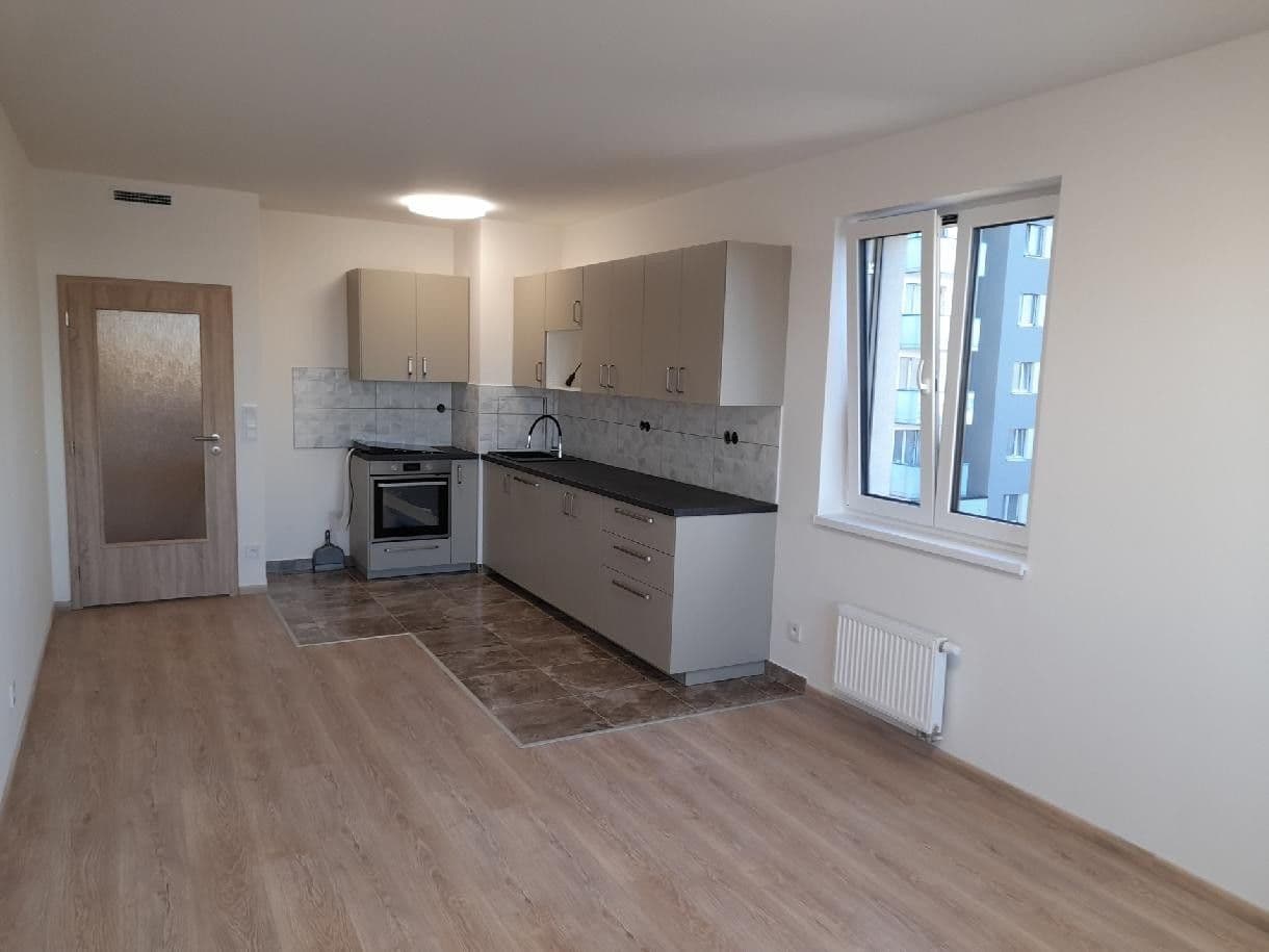 Prenájom bytu 3-izbový 70 m², U Továren, Praha, Praha Prenájom bytu 3-izbový 70 m², U Továren, Praha, Praha