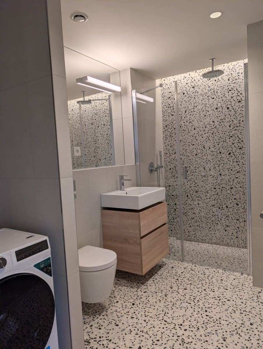 Prenájom bytu 1-izbový 33 m², U Komína, Praha, Praha Prenájom bytu 1-izbový 33 m², U Komína, Praha, Praha