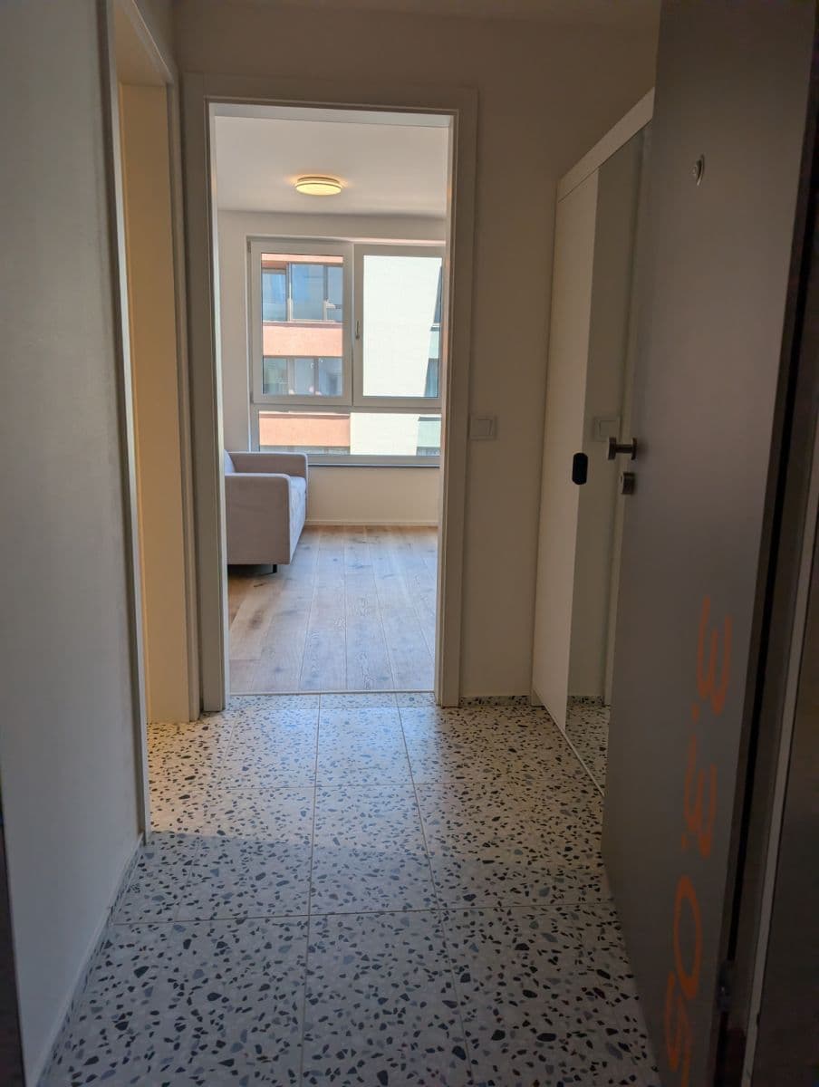 Prenájom bytu 1-izbový 33 m², U Komína, Praha, Praha Prenájom bytu 1-izbový 33 m², U Komína, Praha, Praha