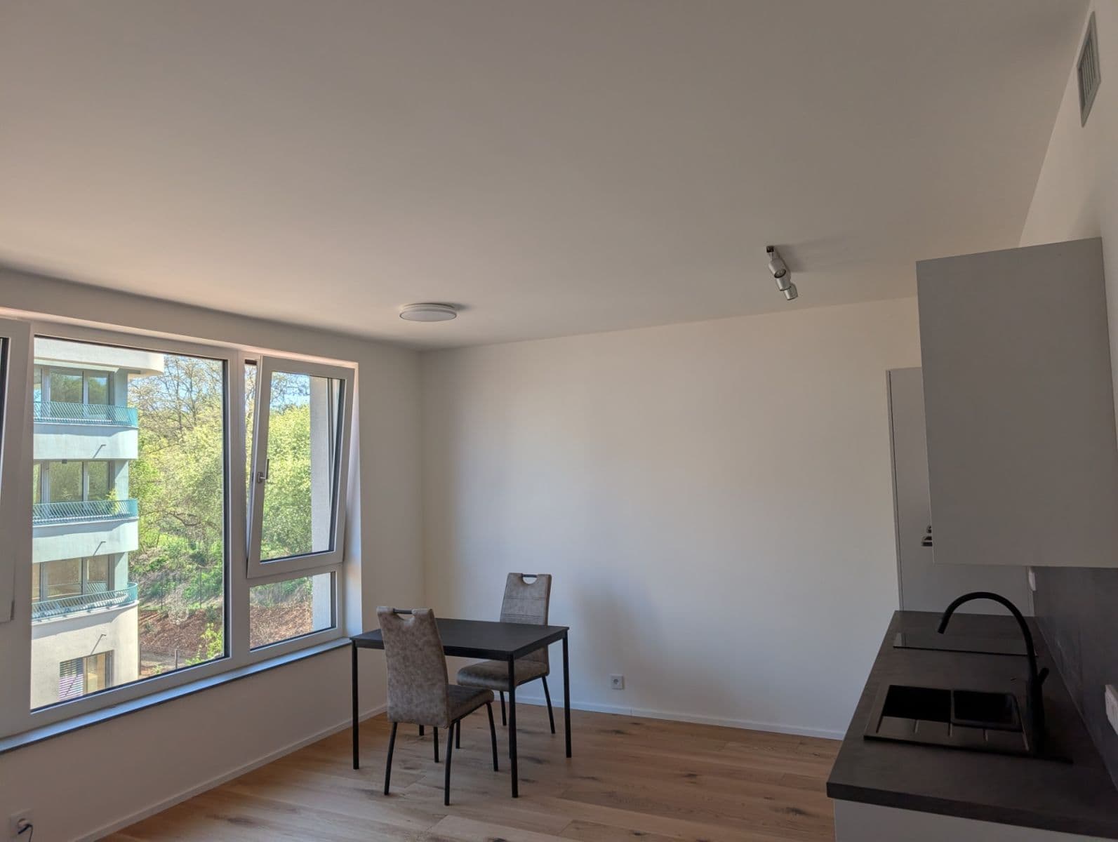 Prenájom bytu 1-izbový 33 m², U Komína, Praha, Praha Prenájom bytu 1-izbový 33 m², U Komína, Praha, Praha