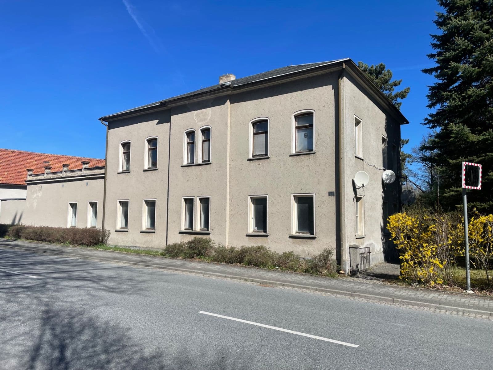 Predaj domu 200 m², pozemek 1.623 m², Hauptstraße, Oderwitz, Sasko Predaj domu 200 m², pozemek 1.623 m², Hauptstraße, Oderwitz, Sasko