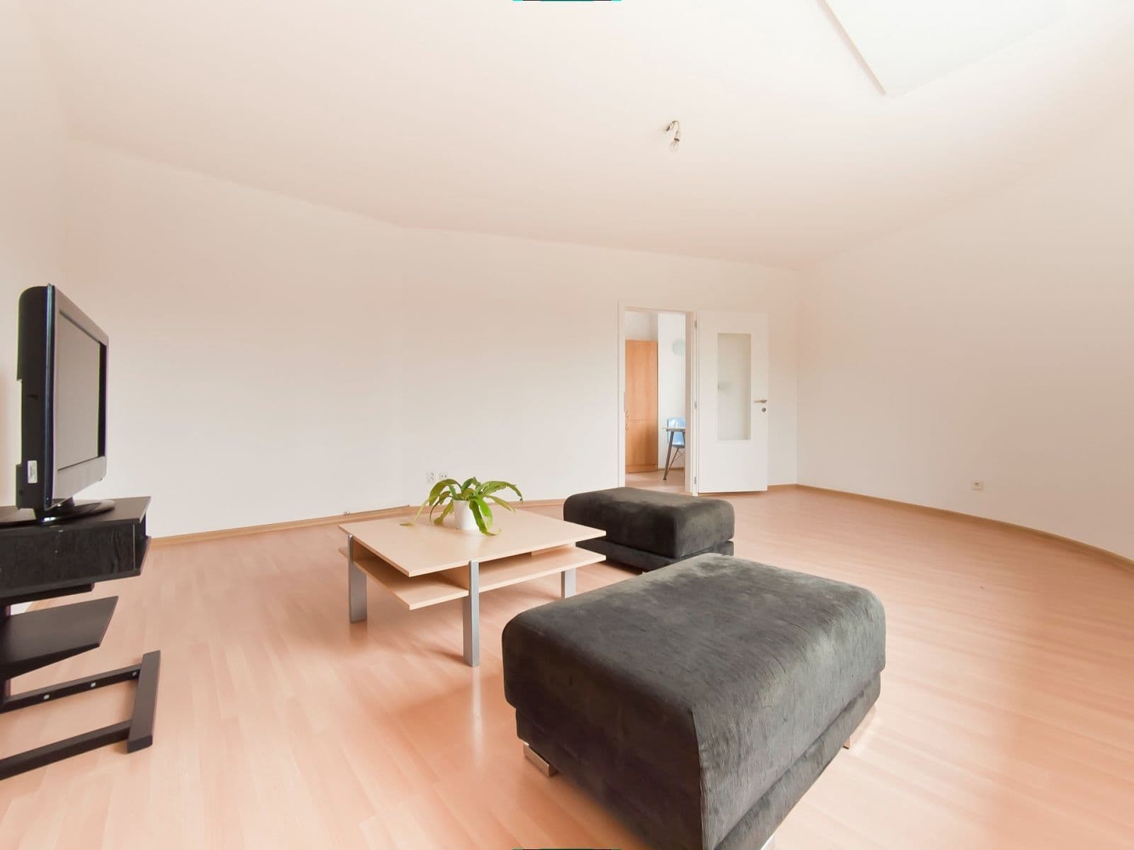 Prenájom bytu 1-izbový 44 m², Jarošova, Znojmo, Jihomoravský kraj Prenájom bytu 1-izbový 44 m², Jarošova, Znojmo, Jihomoravský kraj