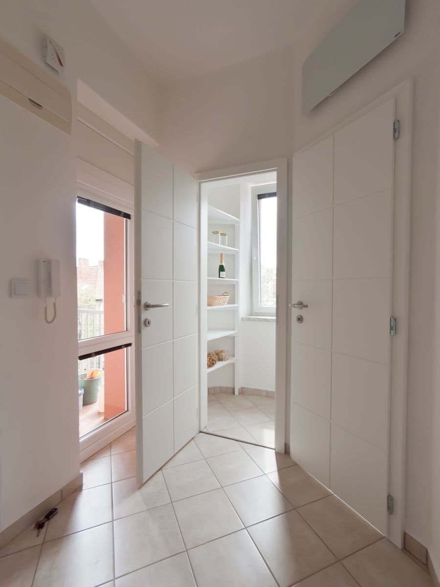 Prenájom bytu 1-izbový 44 m², Jarošova, Znojmo, Jihomoravský kraj Prenájom bytu 1-izbový 44 m², Jarošova, Znojmo, Jihomoravský kraj