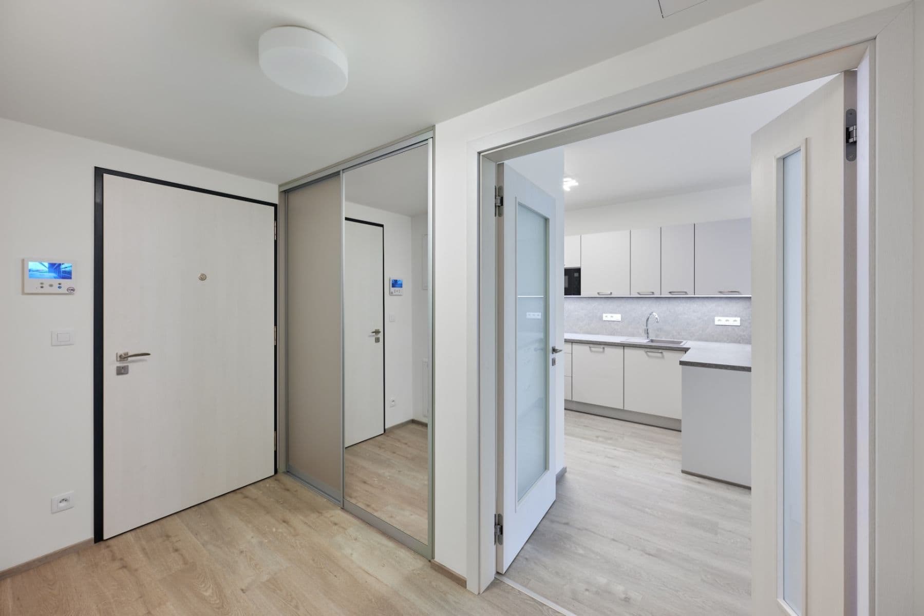 Prenájom bytu 3-izbový 86 m², Střídavá, Praha, Praha Prenájom bytu 3-izbový 86 m², Střídavá, Praha, Praha