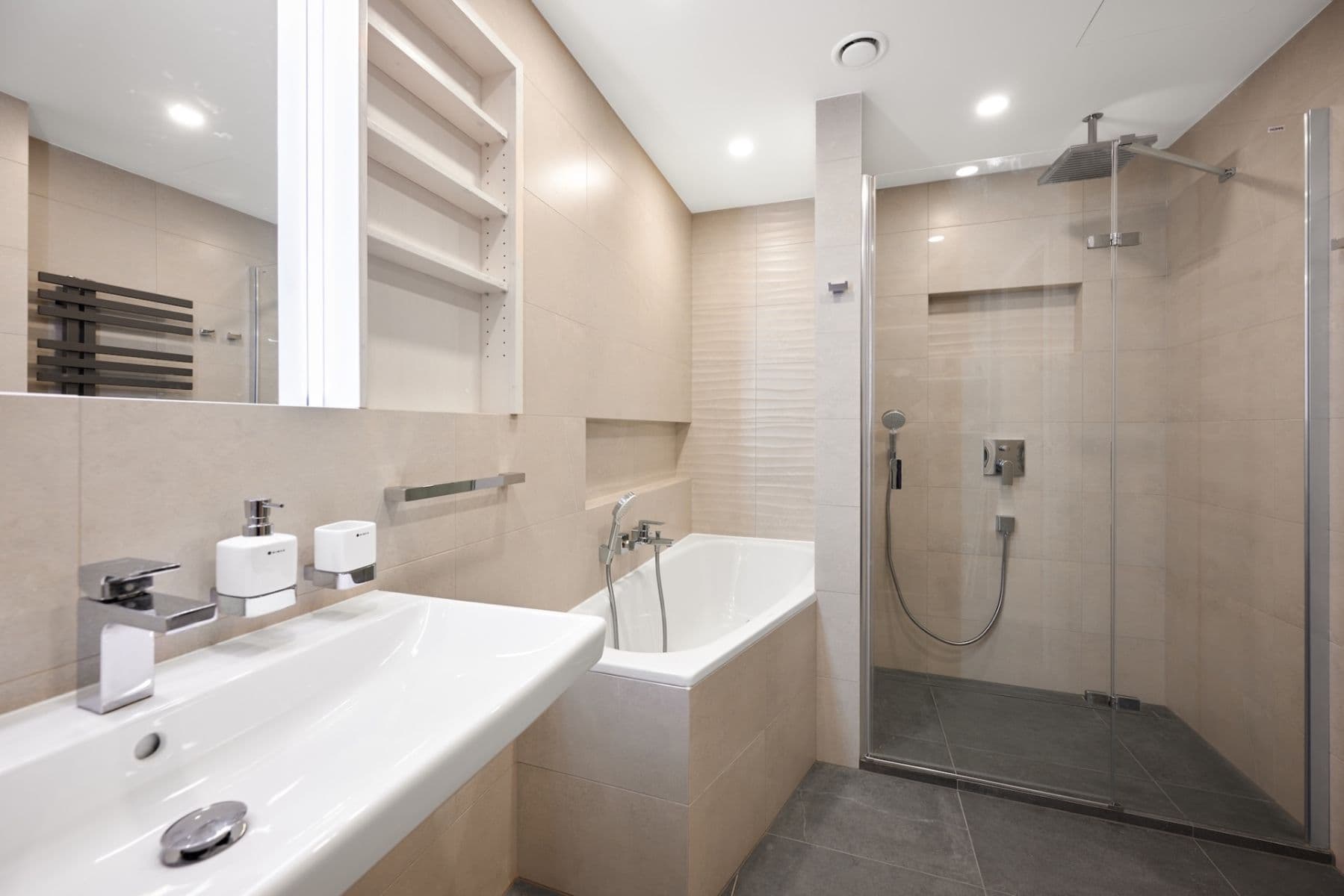 Prenájom bytu 3-izbový 86 m², Střídavá, Praha, Praha Prenájom bytu 3-izbový 86 m², Střídavá, Praha, Praha