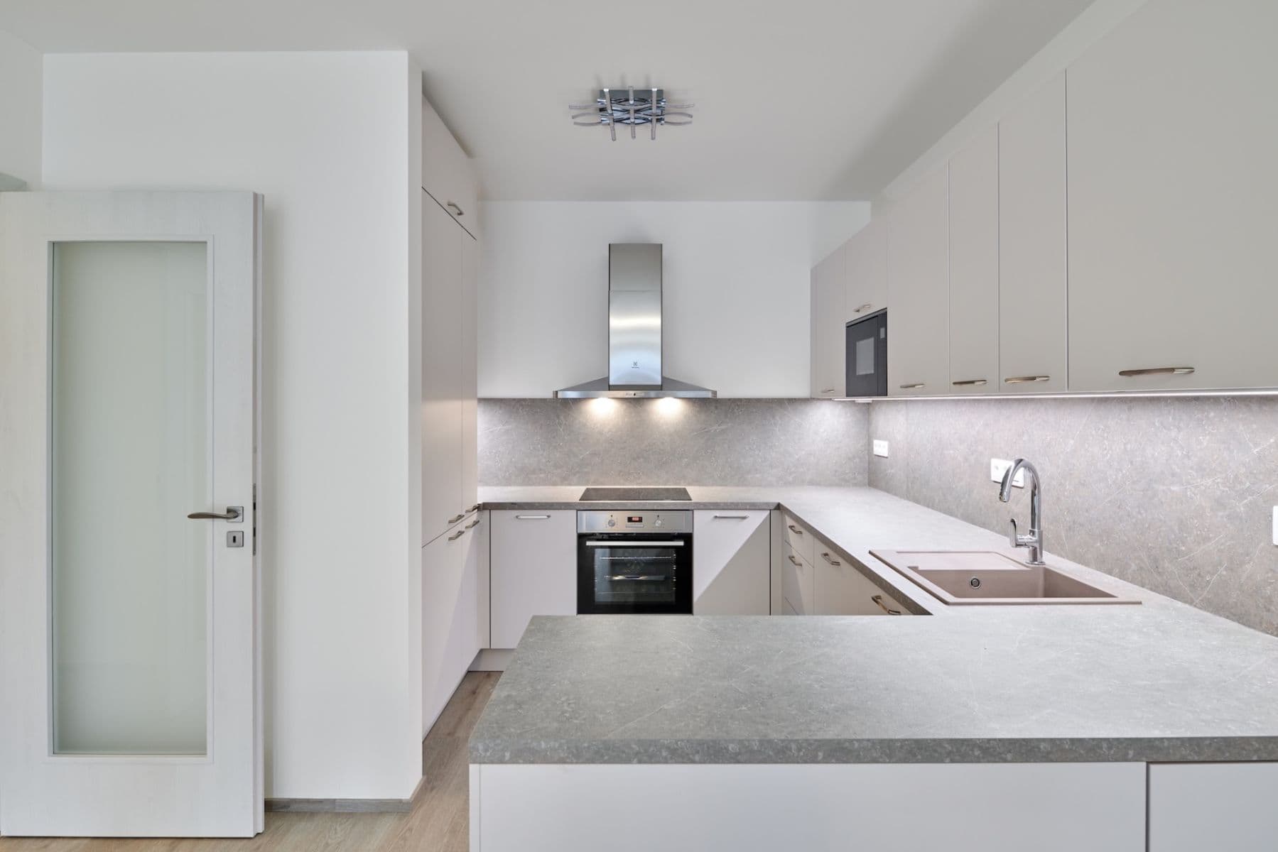 Prenájom bytu 3-izbový 86 m², Střídavá, Praha, Praha Prenájom bytu 3-izbový 86 m², Střídavá, Praha, Praha
