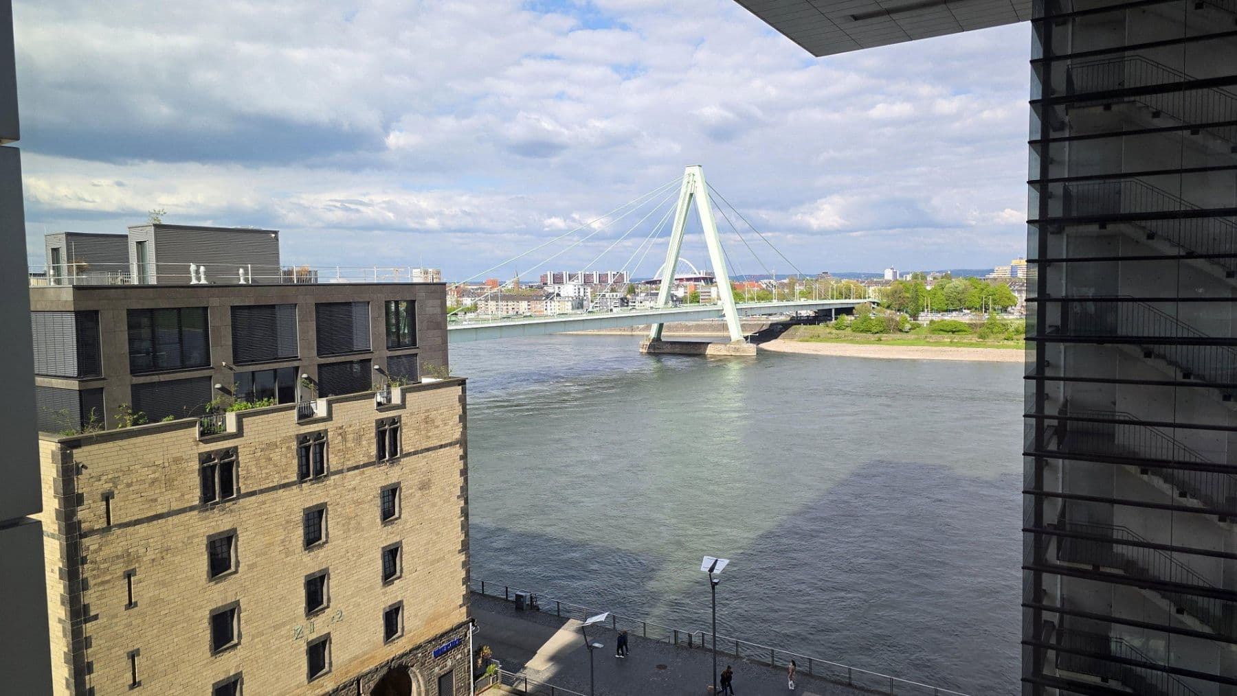 Prenájom bytu 3-izbový 110 m², Im Zollhafen 12, Köln, Severné Porýnie - Westfálsko Prenájom bytu 3-izbový 110 m², Im Zollhafen 12, Köln, Severné Porýnie - Westfálsko