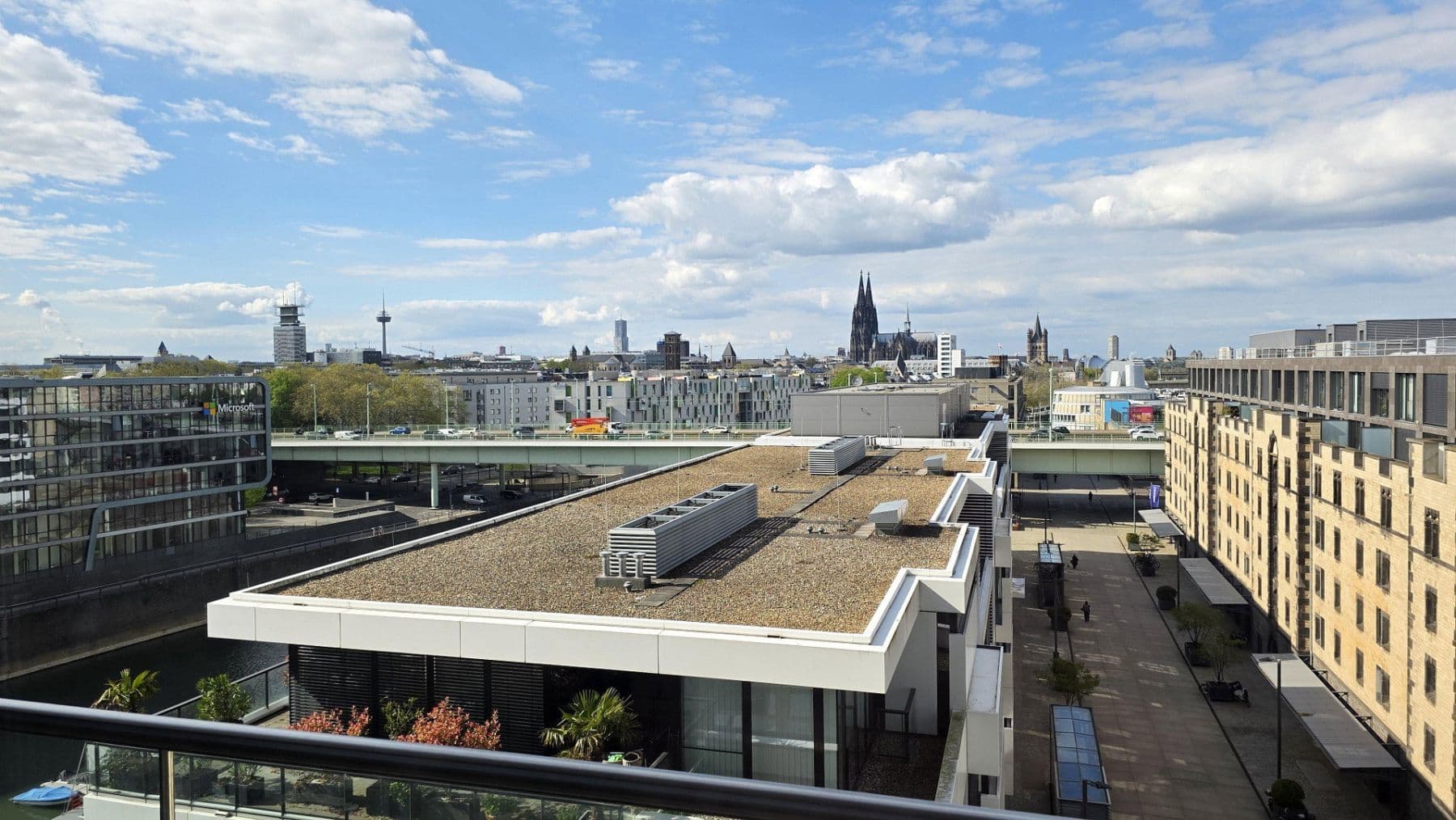 Prenájom bytu 3-izbový 110 m², Im Zollhafen 12, Köln, Severné Porýnie - Westfálsko Prenájom bytu 3-izbový 110 m², Im Zollhafen 12, Köln, Severné Porýnie - Westfálsko