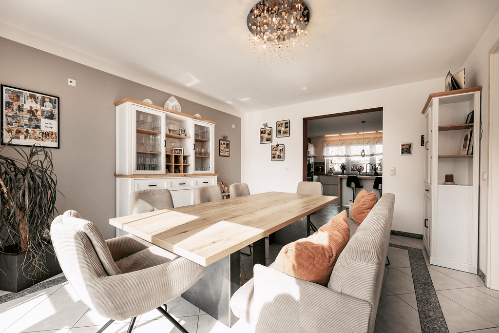 Predaj domu 264 m², pozemek 600 m², Mering, Bavorsko Predaj domu 264 m², pozemek 600 m², Mering, Bavorsko