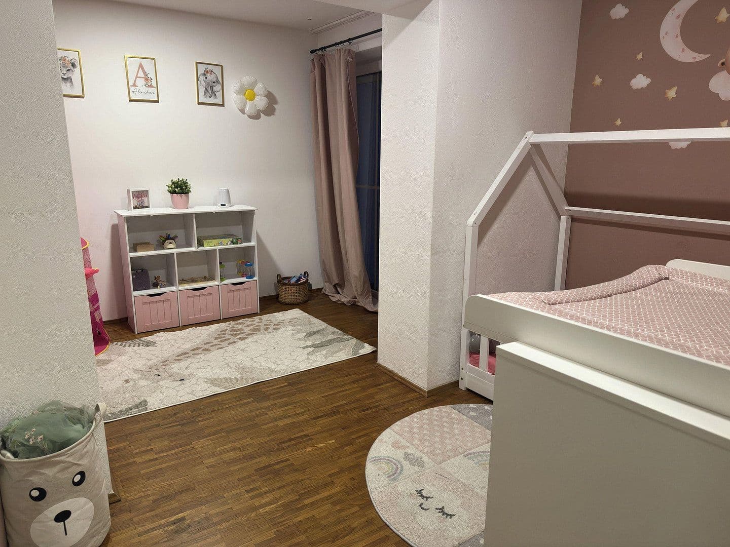 Prenájom bytu 3-izbový 115 m², Pielenhofen, Bavorsko Prenájom bytu 3-izbový 115 m², Pielenhofen, Bavorsko