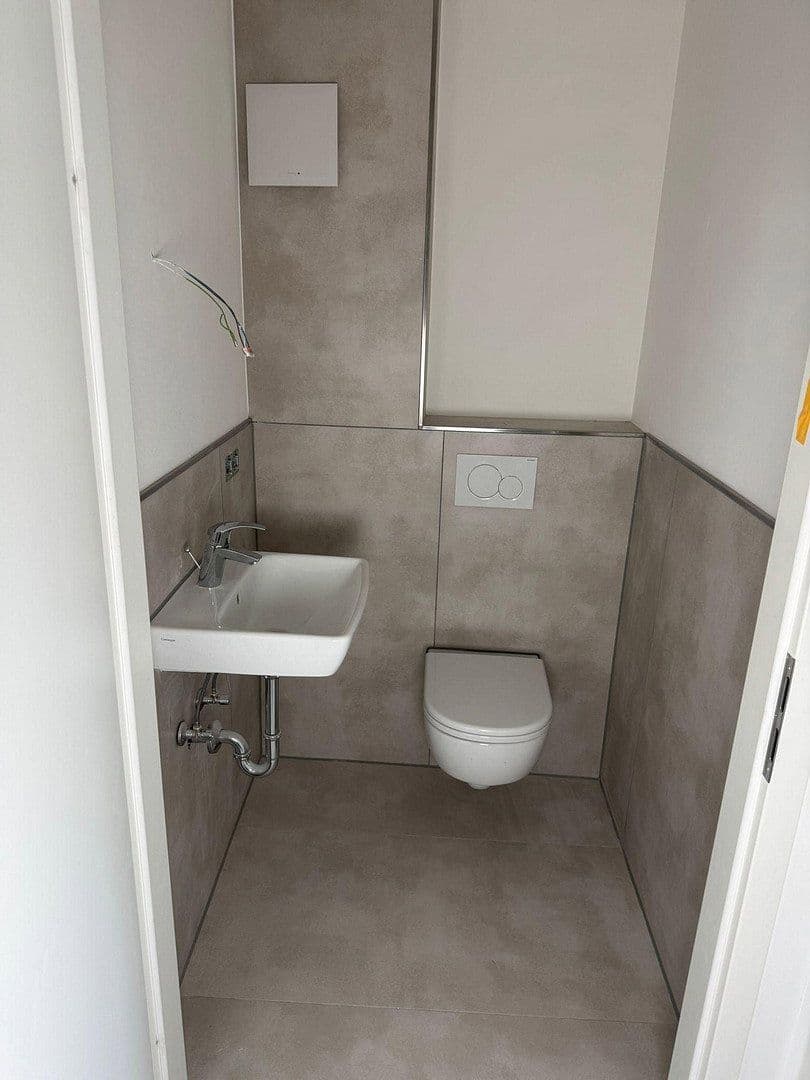 Prenájom bytu 4-izbový 107 m², Berliner Str. 911, Köln, Severné Porýnie - Westfálsko Prenájom bytu 4-izbový 107 m², Berliner Str. 911, Köln, Severné Porýnie - Westfálsko