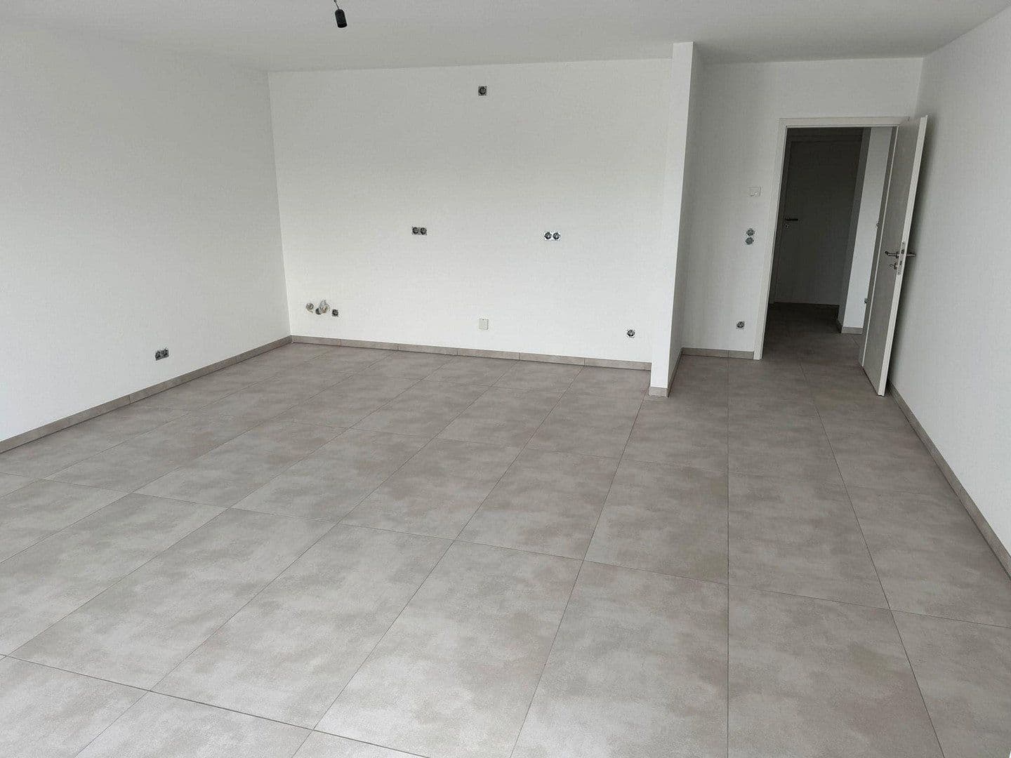 Prenájom bytu 4-izbový 107 m², Berliner Str. 911, Köln, Severné Porýnie - Westfálsko Prenájom bytu 4-izbový 107 m², Berliner Str. 911, Köln, Severné Porýnie - Westfálsko