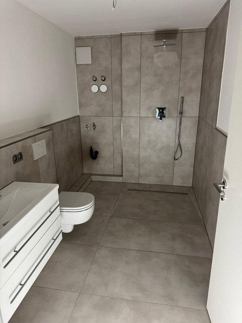 Prenájom bytu 4-izbový 107 m², Berliner Str. 911, Köln, Severné Porýnie - Westfálsko Prenájom bytu 4-izbový 107 m², Berliner Str. 911, Köln, Severné Porýnie - Westfálsko