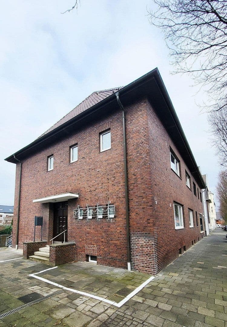 Prenájom bytu 3-izbový 106 m², Mulheim an der Ruhr, Severné Porýnie - Westfálsko Prenájom bytu 3-izbový 106 m², Mulheim an der Ruhr, Severné Porýnie - Westfálsko