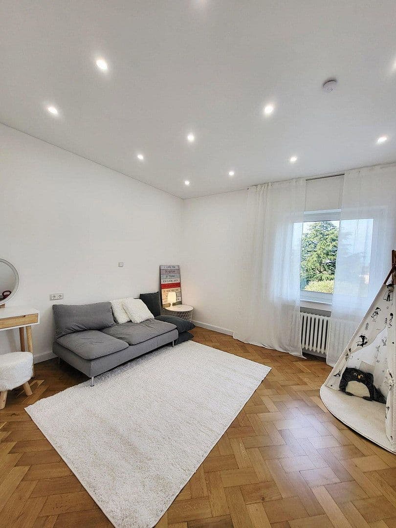 Prenájom bytu 3-izbový 106 m², Mulheim an der Ruhr, Severné Porýnie - Westfálsko Prenájom bytu 3-izbový 106 m², Mulheim an der Ruhr, Severné Porýnie - Westfálsko