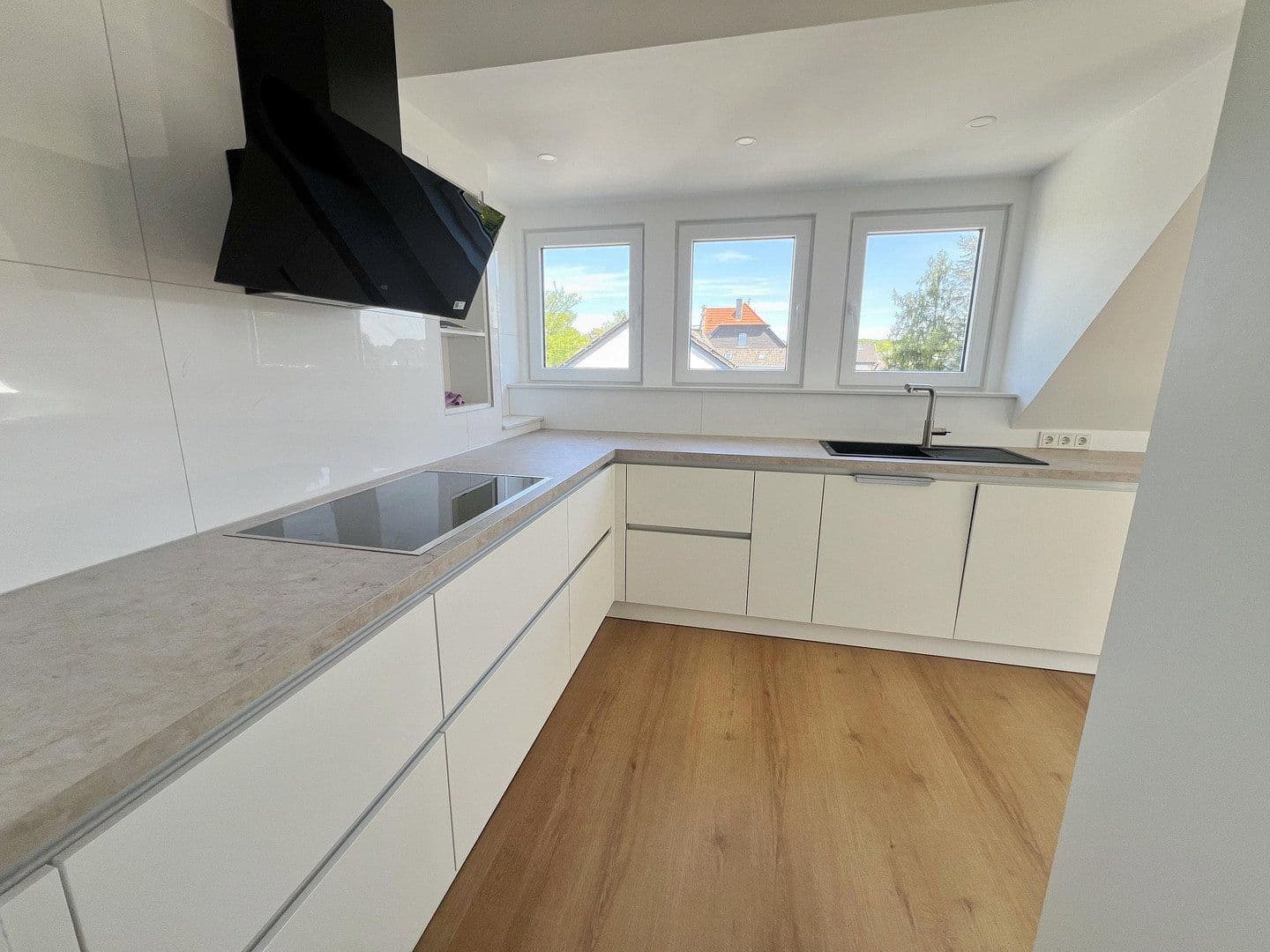 Prenájom bytu 4-izbový 120 m², Pfarrer-Werr-Straße, 40, Troisdorf, Severné Porýnie - Westfálsko Prenájom bytu 4-izbový 120 m², Pfarrer-Werr-Straße, 40, Troisdorf, Severné Porýnie - Westfálsko
