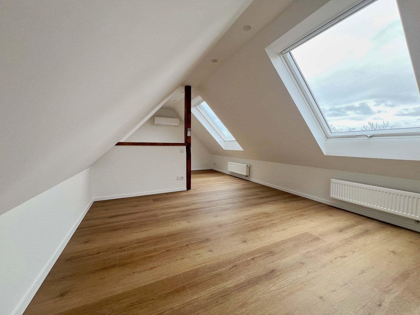 Prenájom bytu 4-izbový 120 m², Pfarrer-Werr-Straße, 40, Troisdorf, Severné Porýnie - Westfálsko Prenájom bytu 4-izbový 120 m², Pfarrer-Werr-Straße, 40, Troisdorf, Severné Porýnie - Westfálsko
