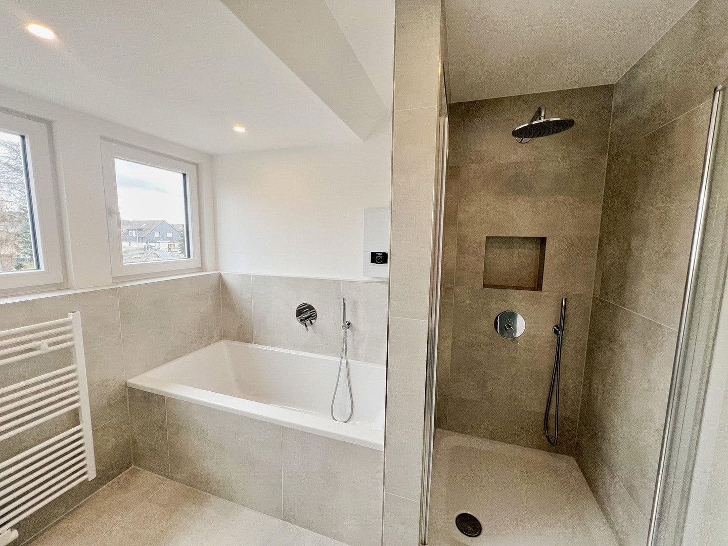 Prenájom bytu 4-izbový 120 m², Pfarrer-Werr-Straße, 40, Troisdorf, Severné Porýnie - Westfálsko Prenájom bytu 4-izbový 120 m², Pfarrer-Werr-Straße, 40, Troisdorf, Severné Porýnie - Westfálsko