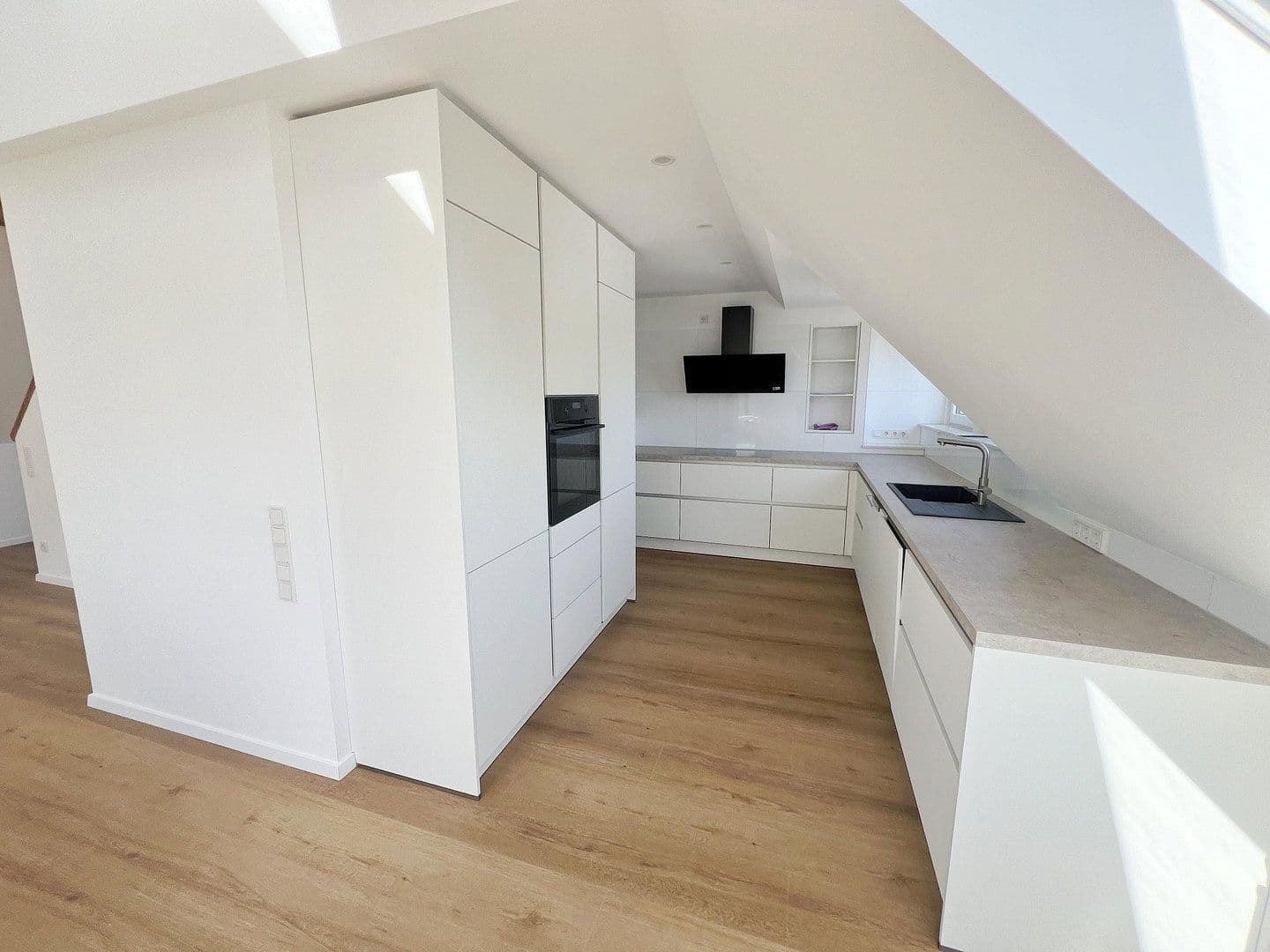 Prenájom bytu 4-izbový 120 m², Pfarrer-Werr-Straße, 40, Troisdorf, Severné Porýnie - Westfálsko Prenájom bytu 4-izbový 120 m², Pfarrer-Werr-Straße, 40, Troisdorf, Severné Porýnie - Westfálsko