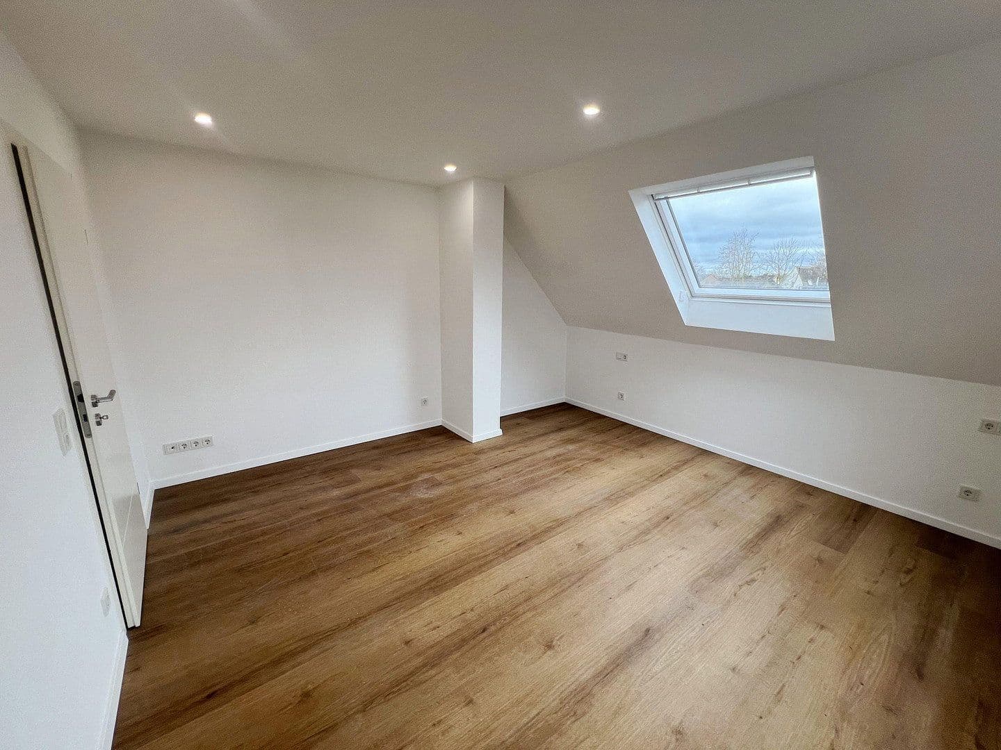 Prenájom bytu 4-izbový 120 m², Pfarrer-Werr-Straße, 40, Troisdorf, Severné Porýnie - Westfálsko Prenájom bytu 4-izbový 120 m², Pfarrer-Werr-Straße, 40, Troisdorf, Severné Porýnie - Westfálsko