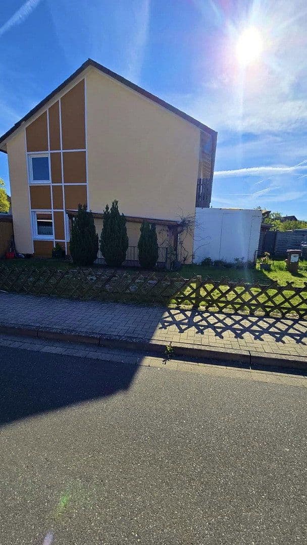Prenájom domu 95 m², pozemek 90 m², Gneisenaustraße 11, Walsrode, Dolné Sasko Prenájom domu 95 m², pozemek 90 m², Gneisenaustraße 11, Walsrode, Dolné Sasko