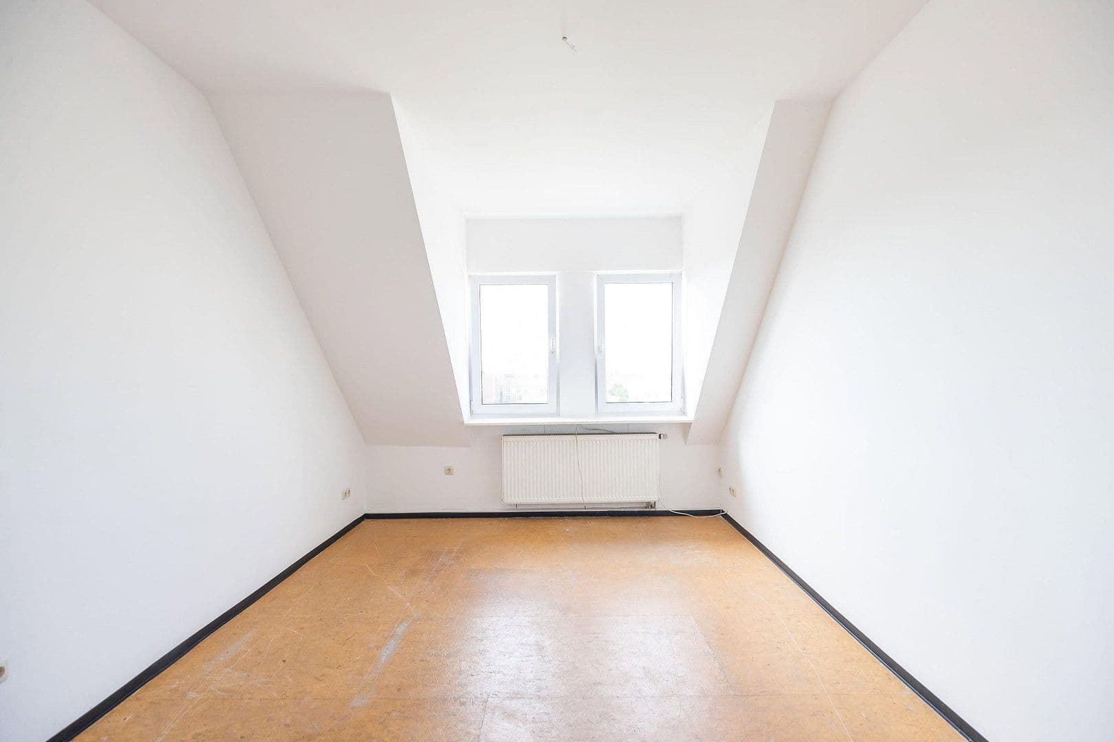 Predaj domu 733 m², pozemek 450 m², Nürnberg, Bavorsko Predaj domu 733 m², pozemek 450 m², Nürnberg, Bavorsko