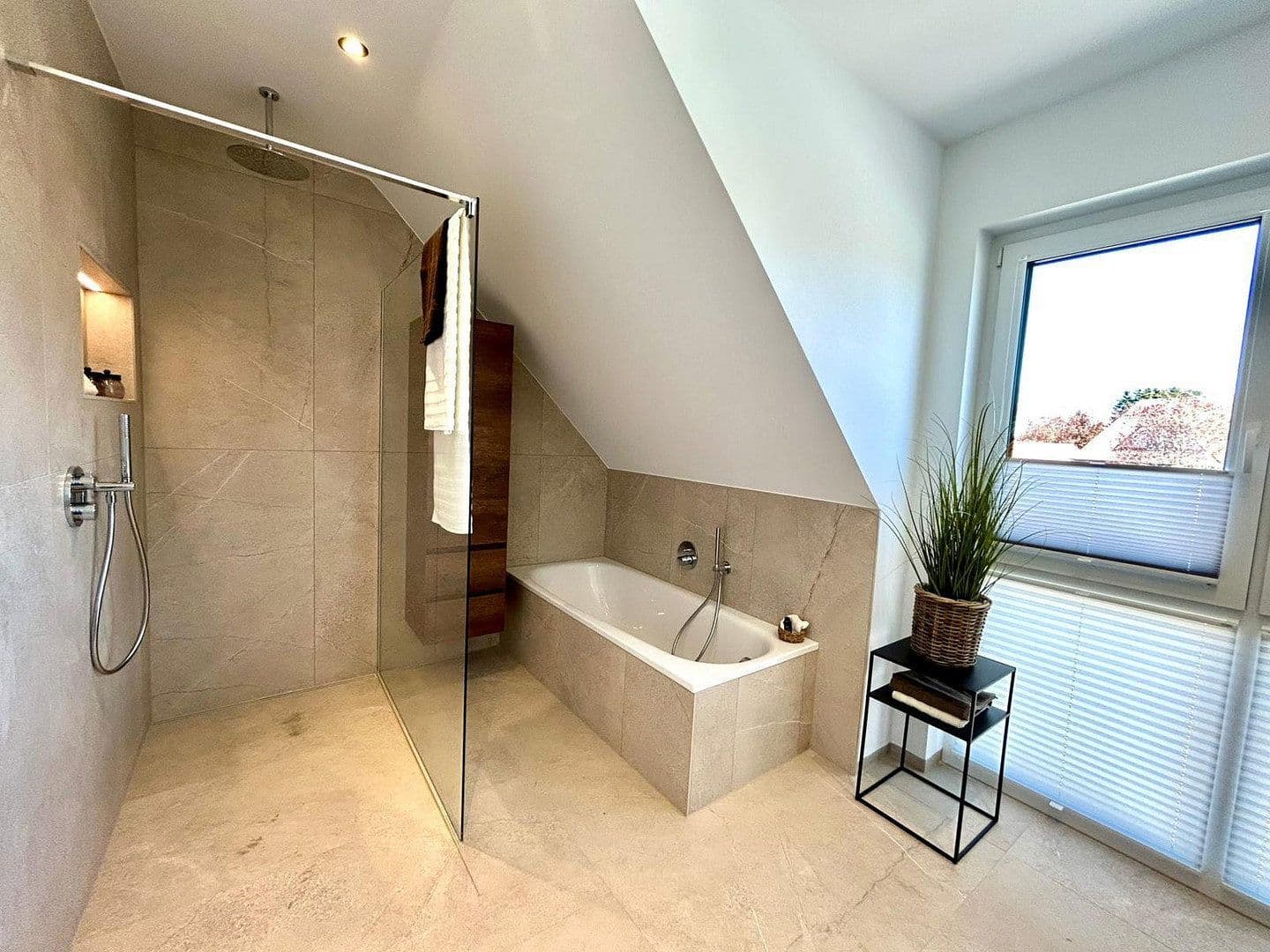 Predaj domu 125 m², pozemek 400 m², Apen, Dolné Sasko Predaj domu 125 m², pozemek 400 m², Apen, Dolné Sasko