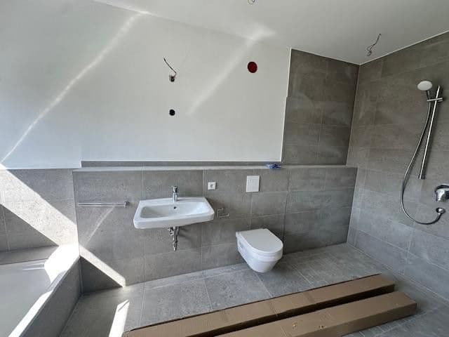 Prenájom bytu 4-izbový 145 m², Verl, Severné Porýnie - Westfálsko Prenájom bytu 4-izbový 145 m², Verl, Severné Porýnie - Westfálsko