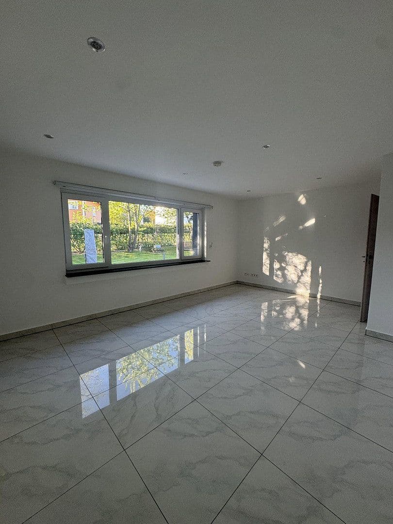 Predaj domu 174 m², pozemek 927 m², Asbach, Porýnie-Falcko Predaj domu 174 m², pozemek 927 m², Asbach, Porýnie-Falcko