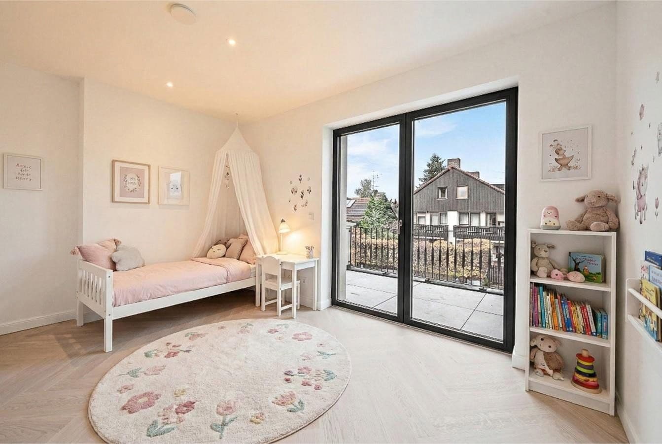 Predaj domu 234 m², pozemek 298 m², Oberschlesische Straße 20a, München, Bavorsko Predaj domu 234 m², pozemek 298 m², Oberschlesische Straße 20a, München, Bavorsko