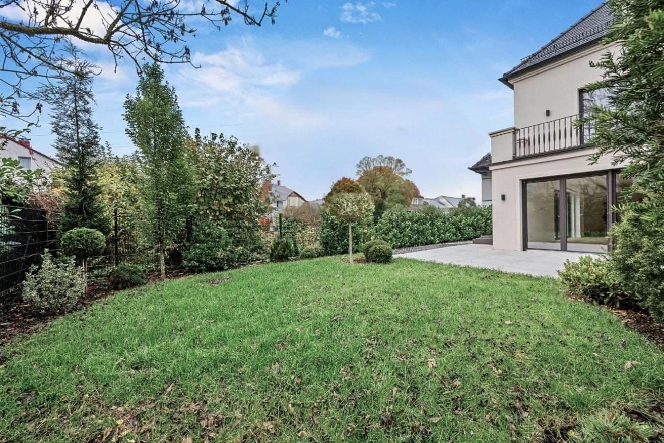 Predaj domu 234 m², pozemek 298 m², Oberschlesische Straße 20a, München, Bavorsko Predaj domu 234 m², pozemek 298 m², Oberschlesische Straße 20a, München, Bavorsko