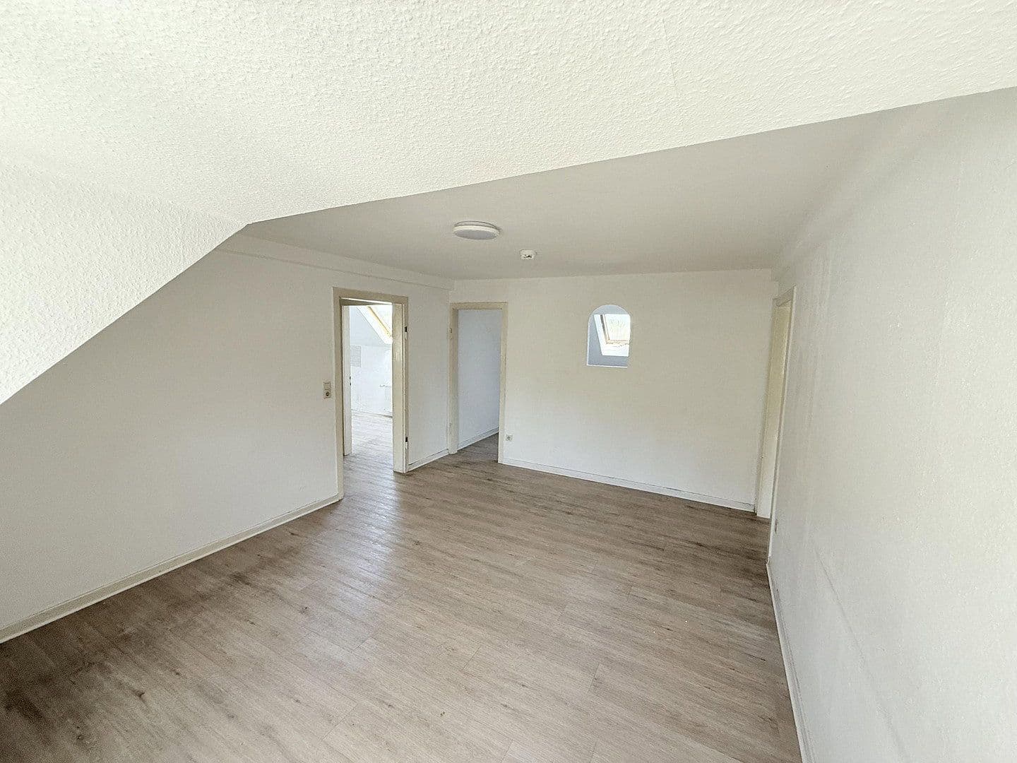 Prenájom bytu 3-izbový 56 m², Weißenthurm, Porýnie-Falcko Prenájom bytu 3-izbový 56 m², Weißenthurm, Porýnie-Falcko