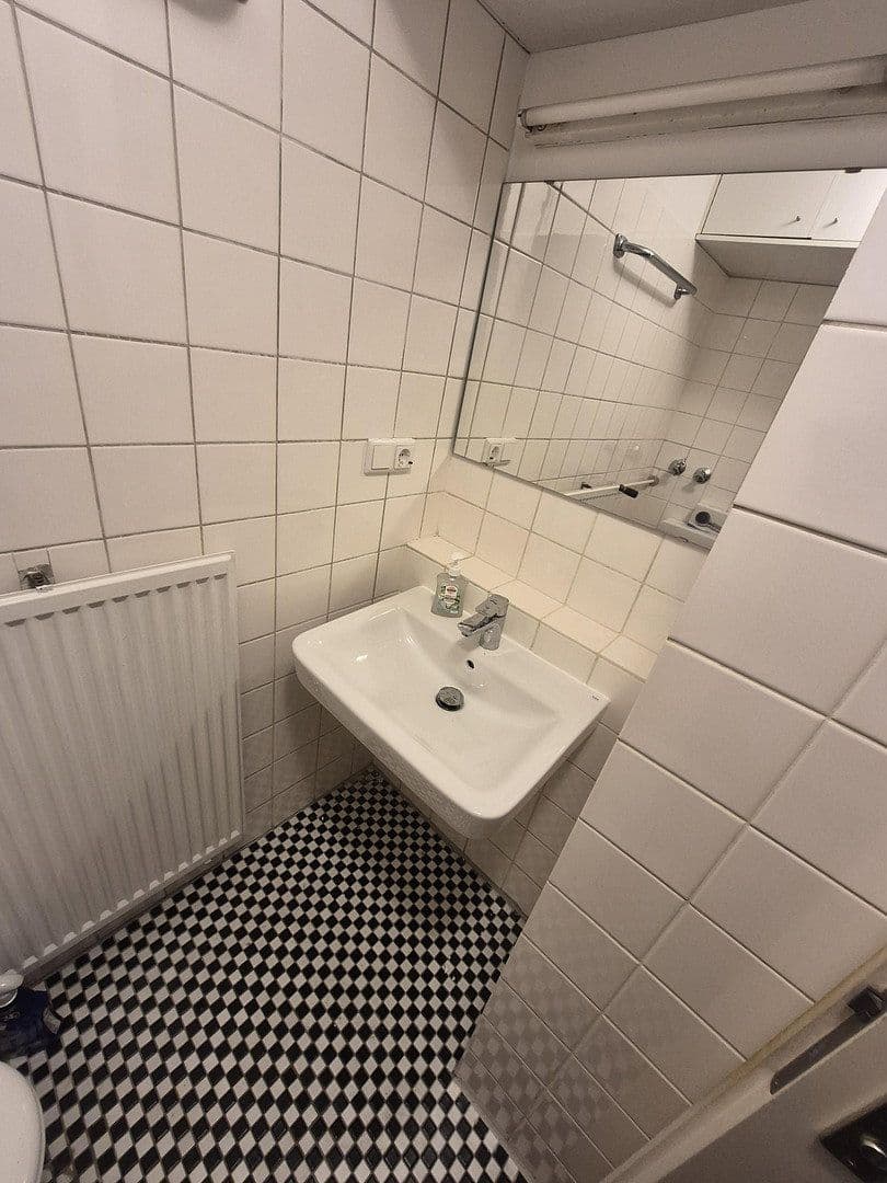 Prenájom bytu 1-izbový 20 m², L2 5-6, Mannheim, Bádensko-Wurttembersko Prenájom bytu 1-izbový 20 m², L2 5-6, Mannheim, Bádensko-Wurttembersko