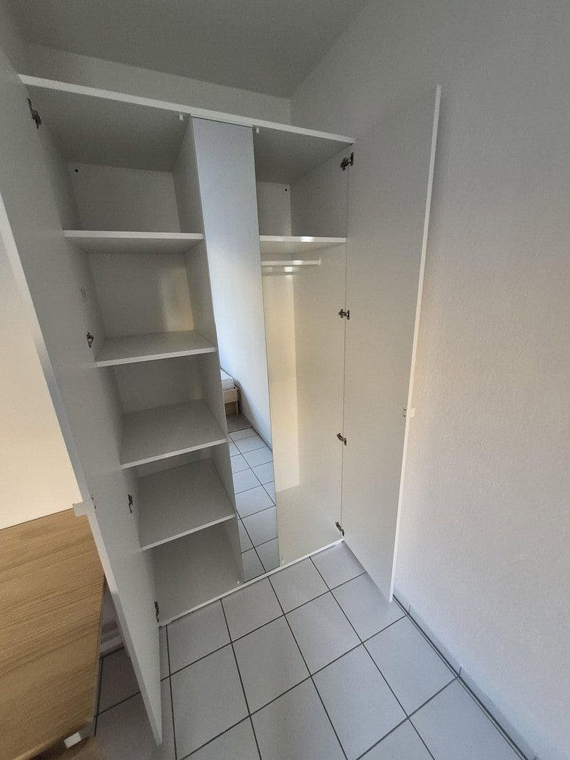 Prenájom bytu 1-izbový 20 m², L2 5-6, Mannheim, Bádensko-Wurttembersko Prenájom bytu 1-izbový 20 m², L2 5-6, Mannheim, Bádensko-Wurttembersko