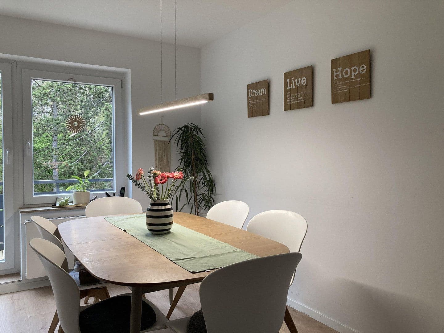 Predaj domu 150 m², pozemek 298 m², Stuttgart, Bádensko-Wurttembersko Predaj domu 150 m², pozemek 298 m², Stuttgart, Bádensko-Wurttembersko