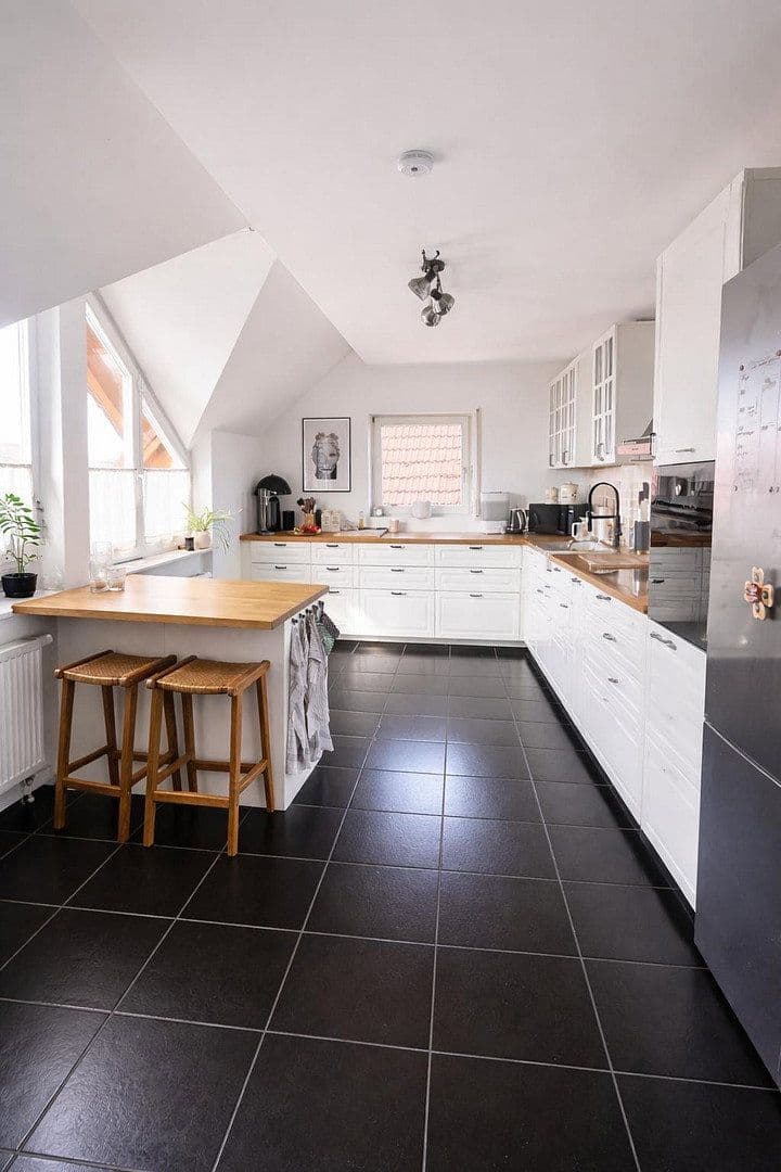 Prenájom bytu 4-izbový 139 m², Oberkirch, Bádensko-Wurttembersko Prenájom bytu 4-izbový 139 m², Oberkirch, Bádensko-Wurttembersko