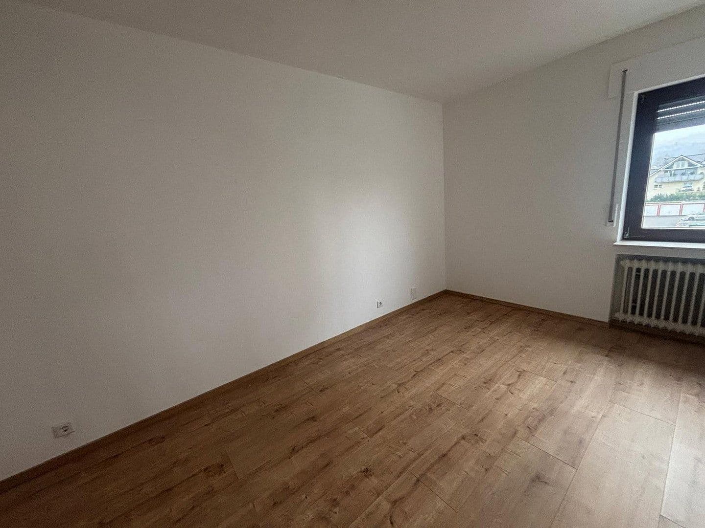 Prenájom bytu 3-izbový 95 m², Hemsbach, Bádensko-Wurttembersko Prenájom bytu 3-izbový 95 m², Hemsbach, Bádensko-Wurttembersko